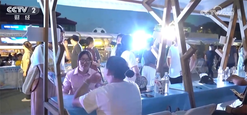 多地利用夜间文旅商圈资源打造“人才夜市” 助力求职者与企业“双向奔赴”