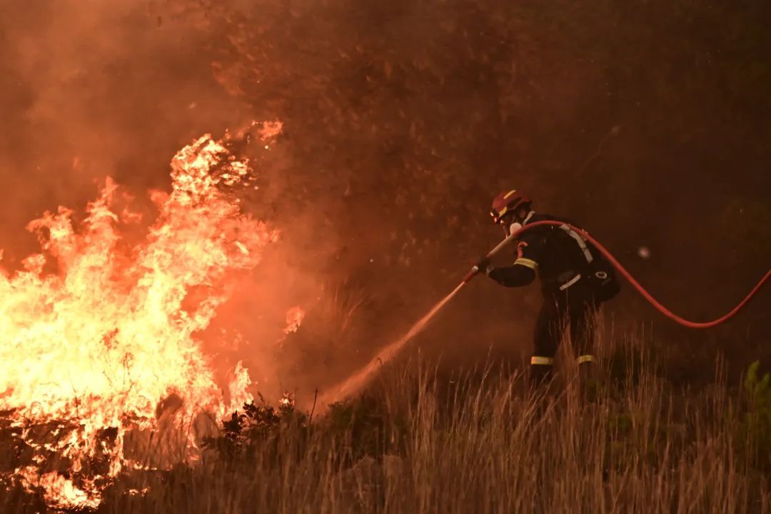 卫星图直击欧洲野火 卫星图直击欧洲野火
