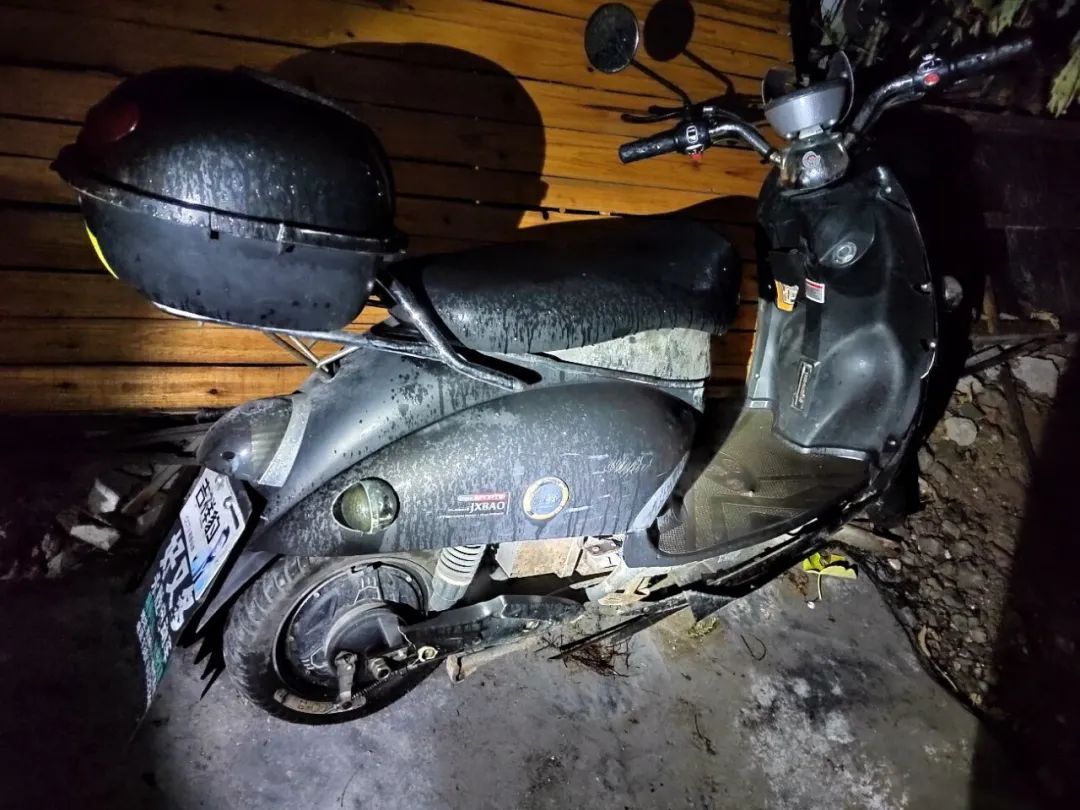 男子推着不同电瓶车频繁出入海宁一小区，警方一查…