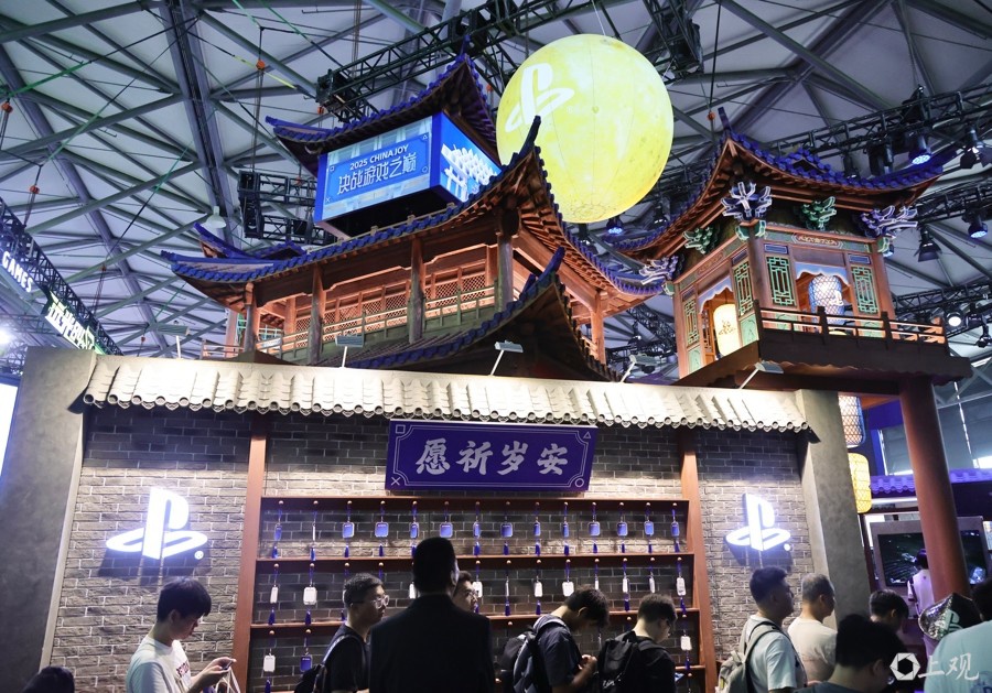 人潮汹涌！地铁大客流不断，现场体验或需排队4小时，上海最火的盛会来了，附攻略→