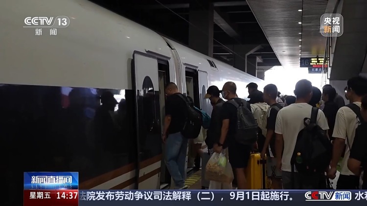 列车上酒后寻衅滋事 铁路公安民警出手： “醉”责难逃！