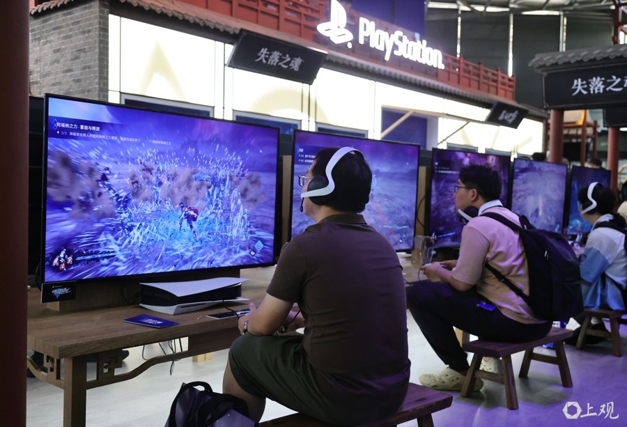 人潮汹涌！地铁大客流不断，现场体验或需排队4小时，上海最火的盛会来了，附攻略→