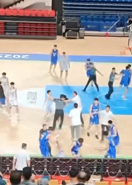 中国篮协通报辽宁山东U21群殴事件:4名球员停赛3年 中国篮协通报辽宁山东U21群殴事件:4名球员停赛3年