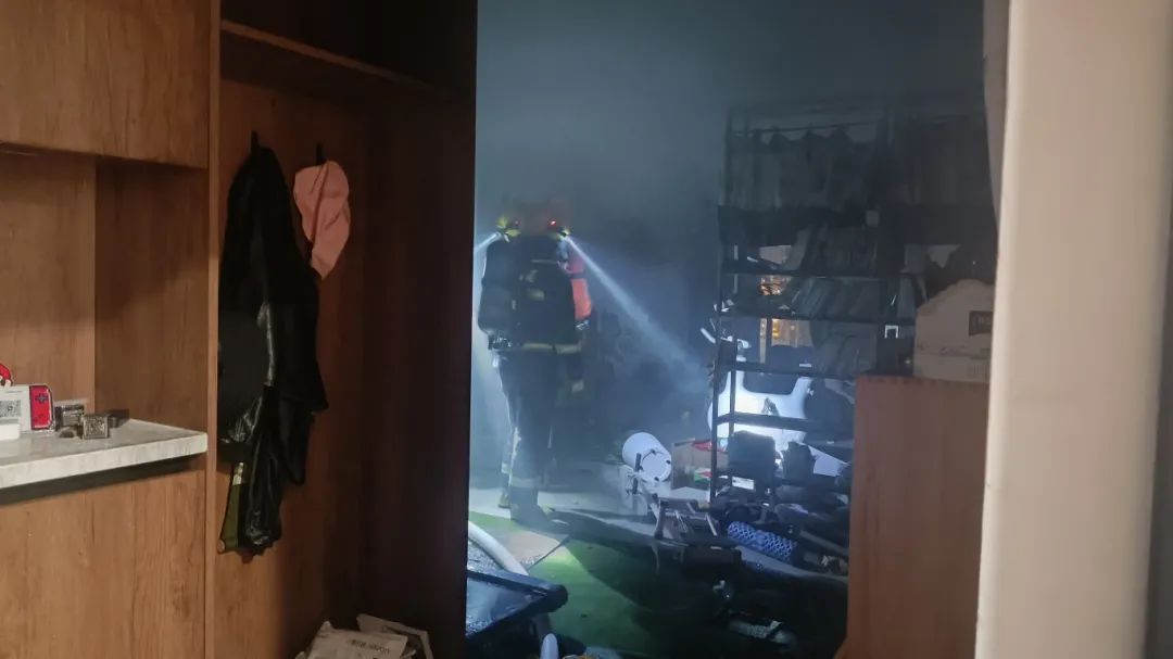 这瘾得戒！高层住宅突发火灾，原因竟是这个坏习惯