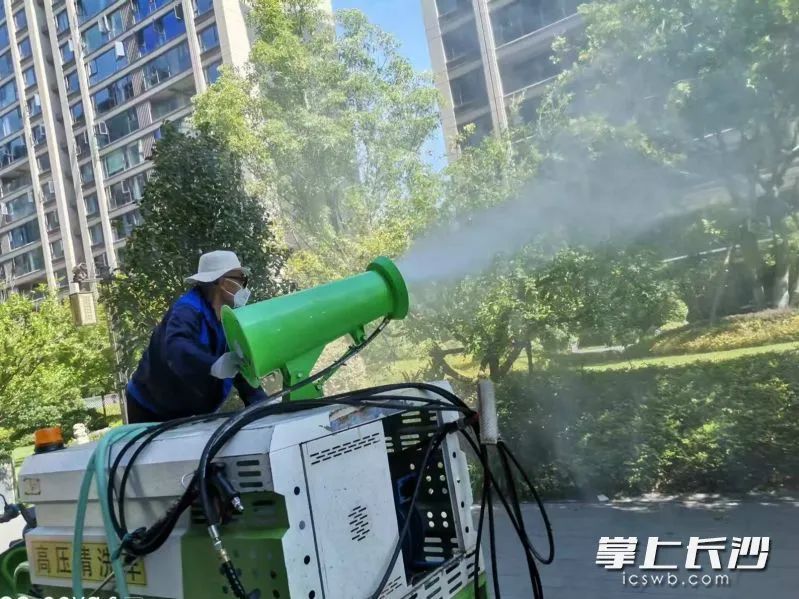 长沙多部门联动全城灭蚊! 长沙多部门联动全城灭蚊!