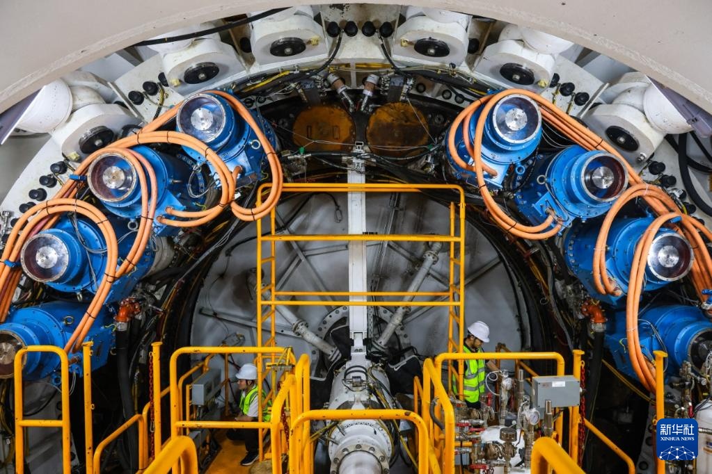 深汕铁路超大直径盾构机始发