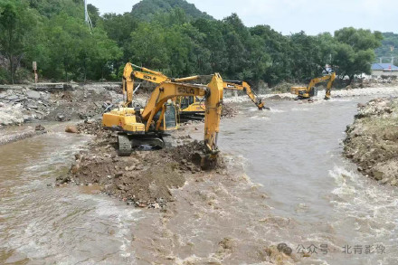 洪水退去 他们挥洒汗水换来百姓心安