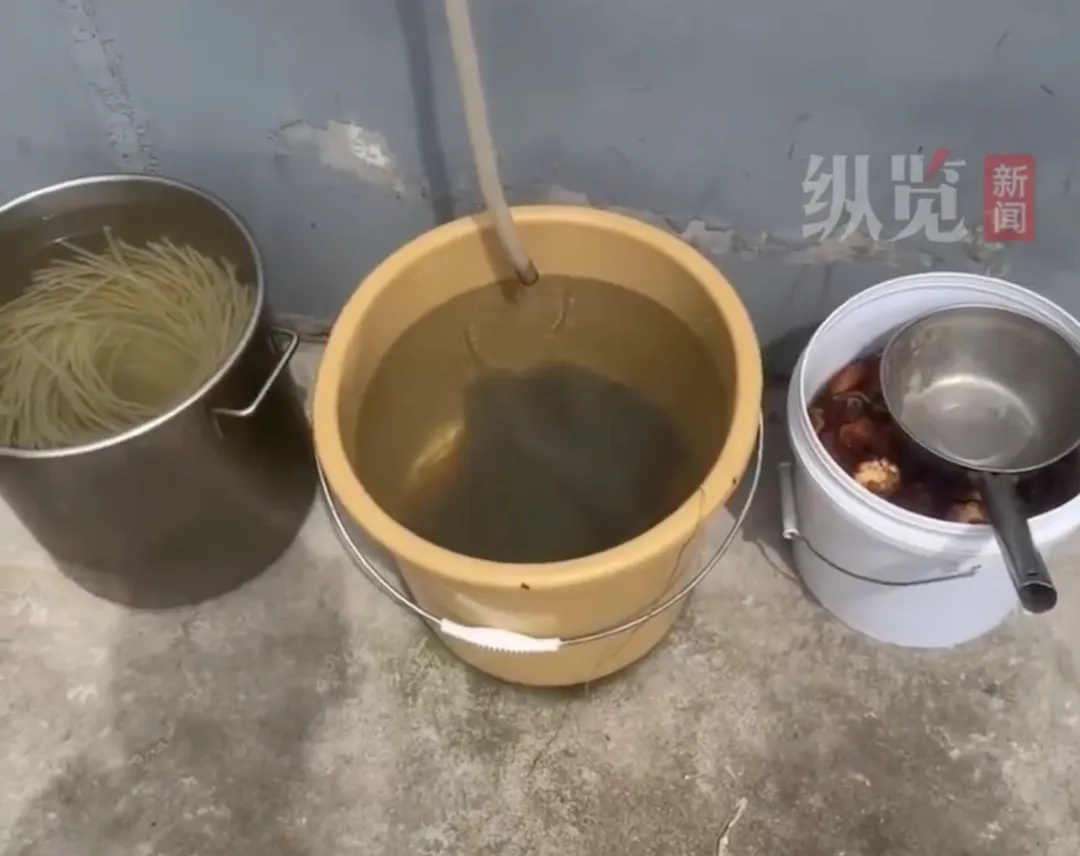 一餐馆用冷凝水泡发粉丝？当地通报：停业整顿