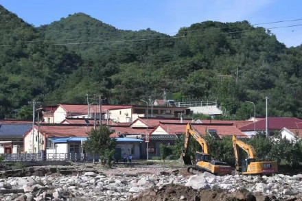 洪水退去 他们挥洒汗水换来百姓心安