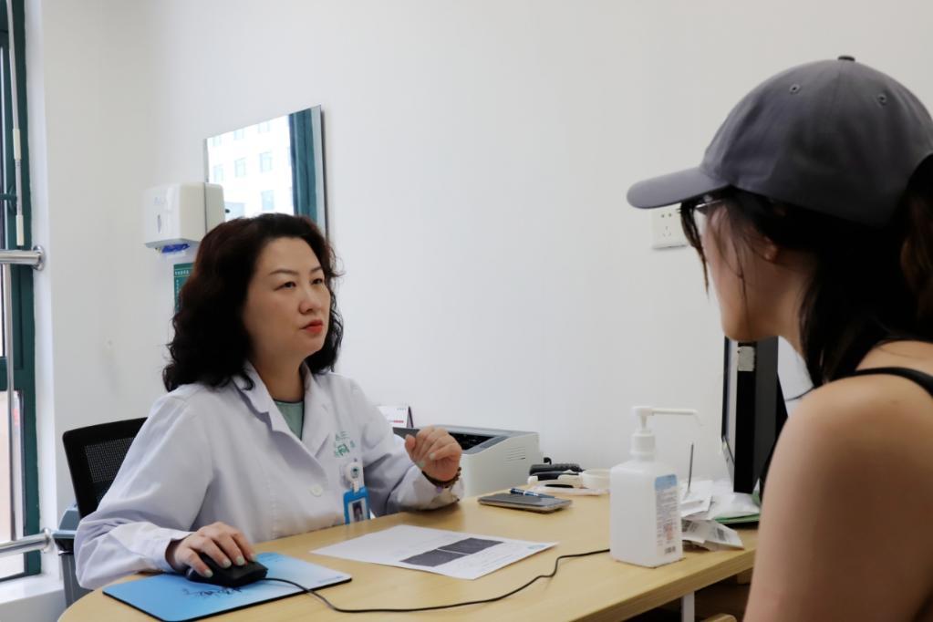 看见“飞行硫酸”隐翅虫 千万别拍打！