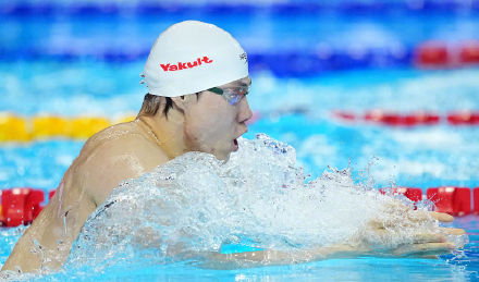 覃海洋夺得新加坡游泳世锦赛男子200米蛙泳金牌