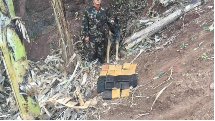 18岁列兵缉毒牺牲 亲属祭扫现场“全员马赛克”