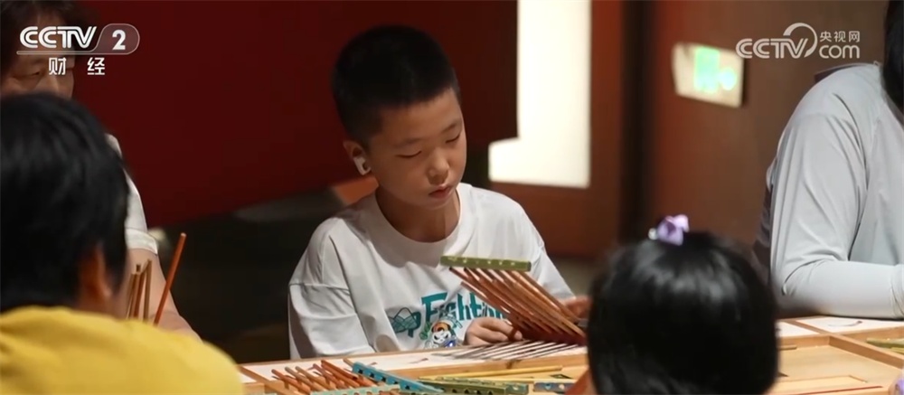 非遗技艺“触手可及”让传统文化“活”起来 一起沉浸式体验非遗魅力