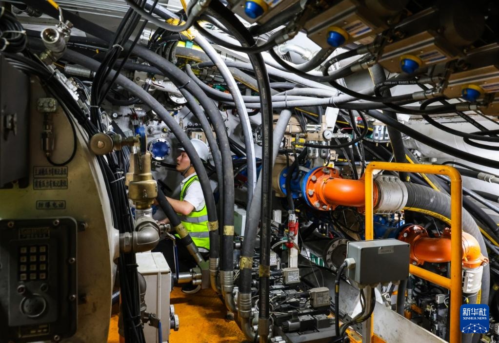 深汕铁路超大直径盾构机始发