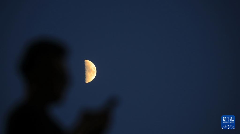 星空相册丨年度最小上弦月现身天宇