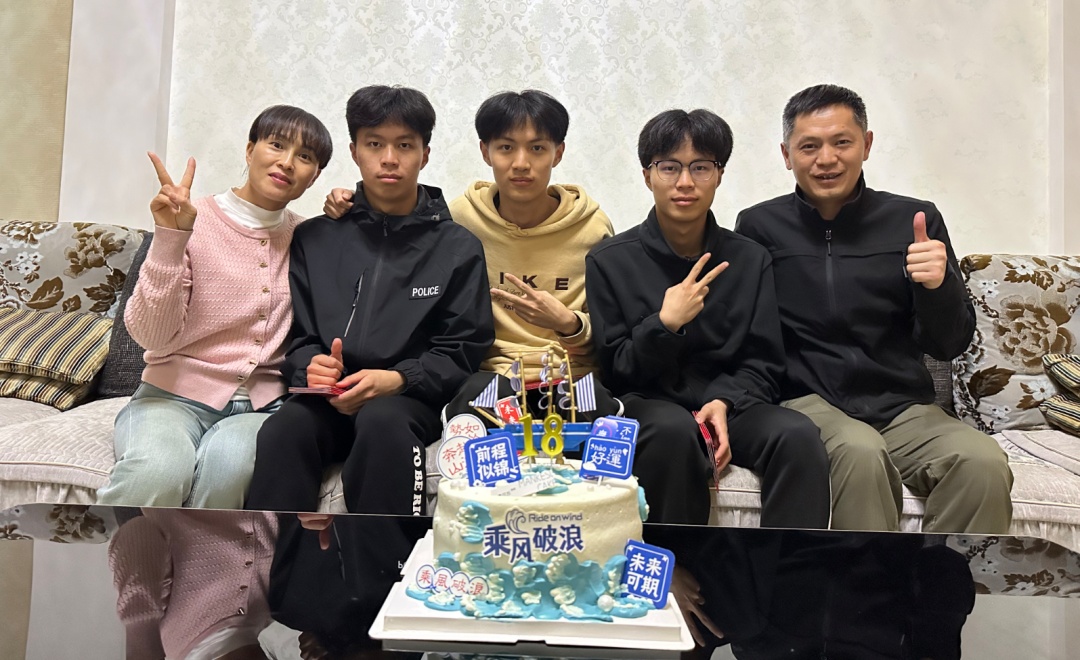 祝贺！齐上名校的三胞胎兄弟来自警察家庭！