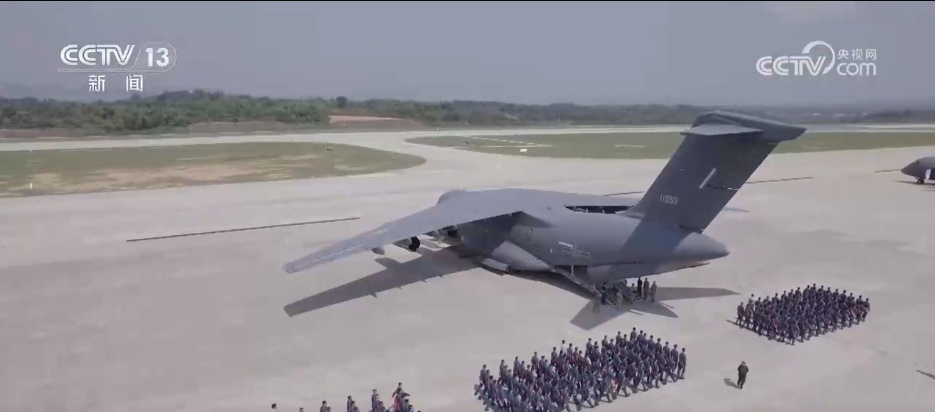 仪式感满满、自豪感满满！空军多架运-20运送新学员报道