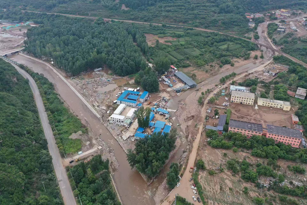 山洪过后的承德市六道河镇