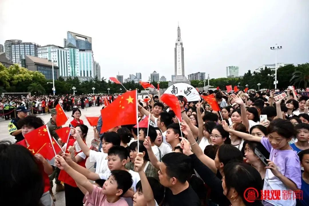 46秒,让数万人破晓而聚,他们说:值得! 46秒,让数万人破晓而聚,他们说:值得!