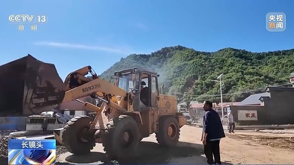 带领村民边抗洪边重建 67岁的他说：“大灾面前不低头！”