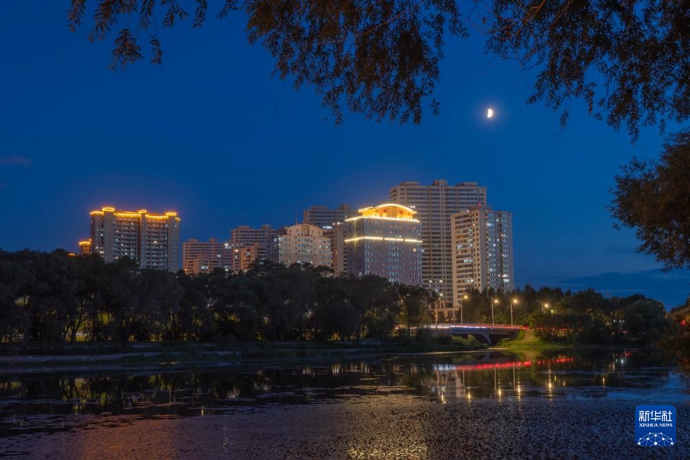 星空相册丨年度最小上弦月现身天宇