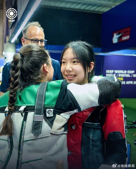 盛李豪王子菲霸榜世界第一