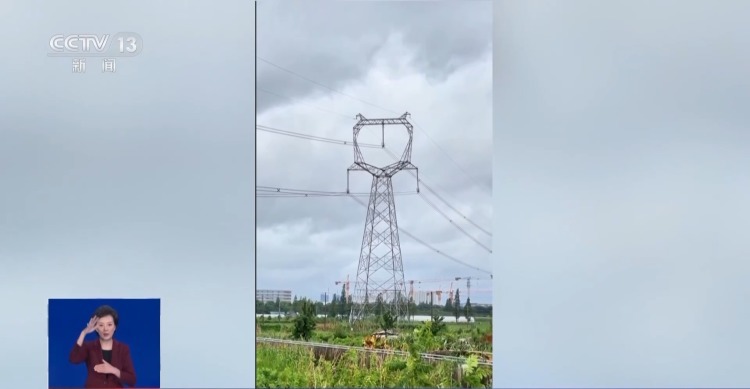 高压线下打伞为何会产生电火花？安全距离是多少？来看安全提示