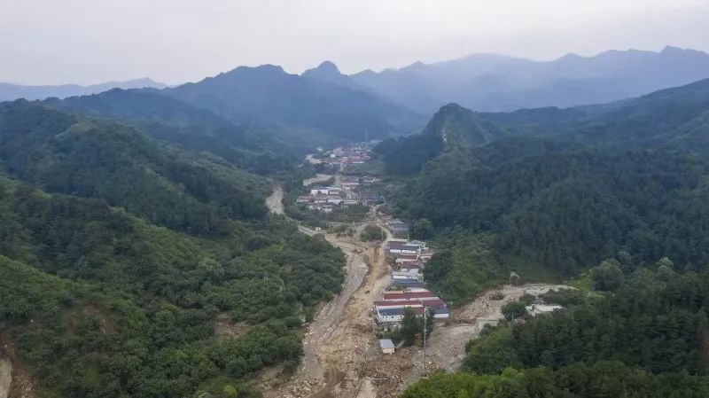 女村支书被洪水卷走，村民们纷纷念着她的好……