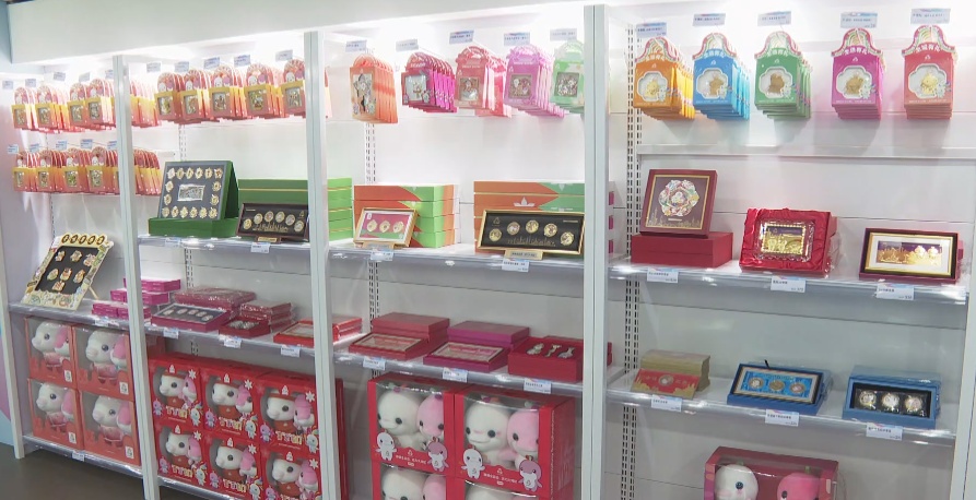 玩偶、纪念徽章……澳门赛区首批官方特许商品亮相