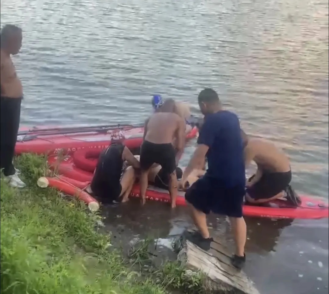 “海陆空”救人“三级跳”，尽燃八一军魂！