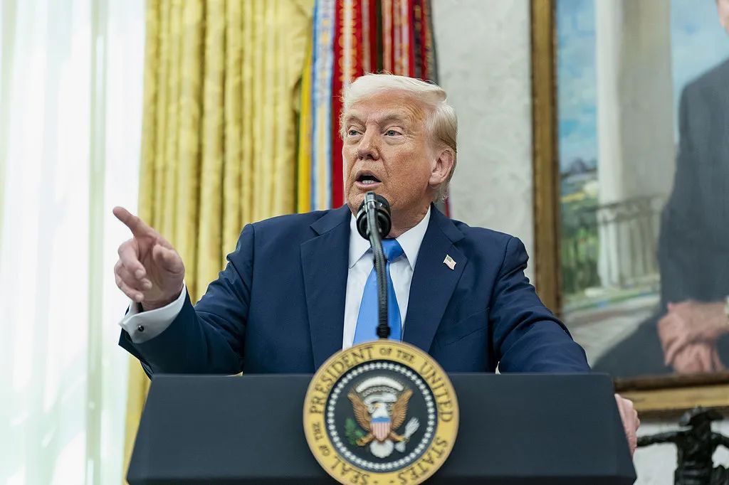 特朗普：美联储主席应引咎辞职 美劳工统计局局长要立即解雇