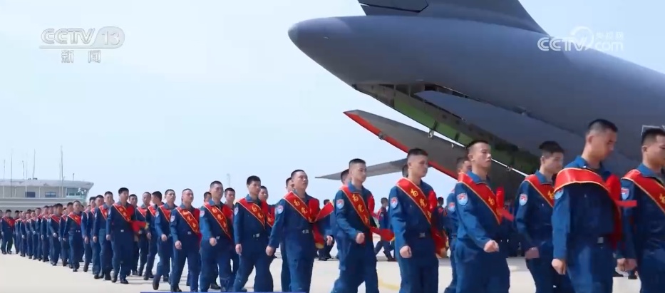仪式感满满、自豪感满满！空军多架运-20运送新学员报道