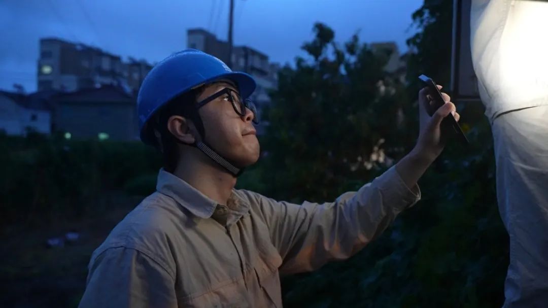 “以为只能这样了…结果,光回来了!” “以为只能这样了…结果,光回来了!”