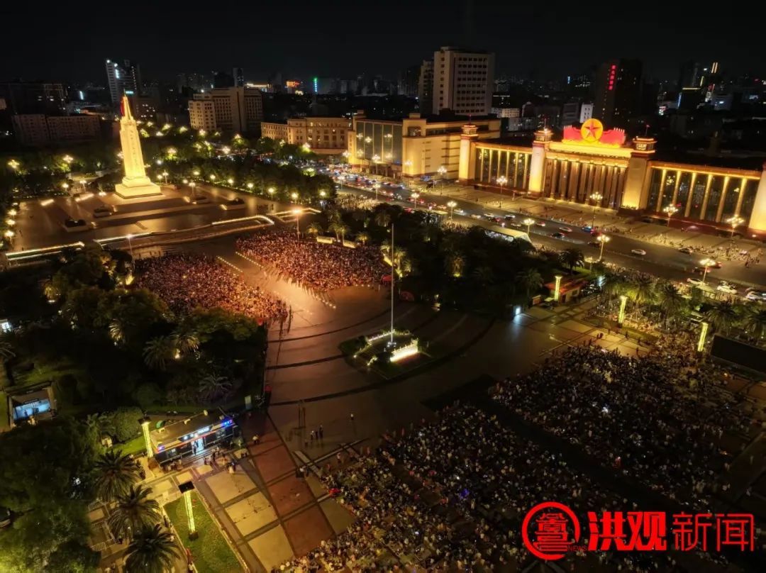 46秒,让数万人破晓而聚,他们说:值得! 46秒,让数万人破晓而聚,他们说:值得!