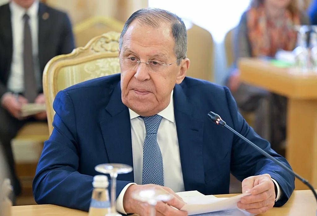 普京泽连斯基释放谈判积极信号，特朗普却下令将两艘核潜艇部署至俄附近区域