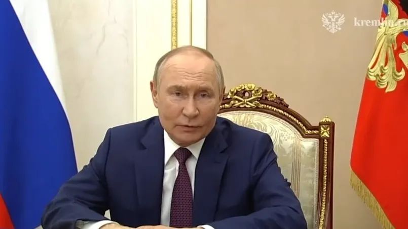 普京泽连斯基释放谈判积极信号，特朗普却下令将两艘核潜艇部署至俄附近区域