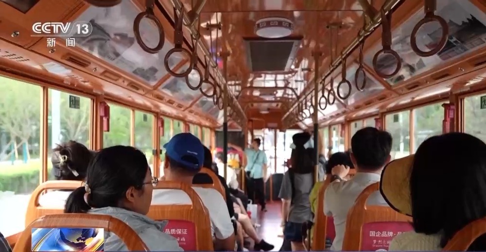 如何高效打卡城市热门景点？坐观光巴士