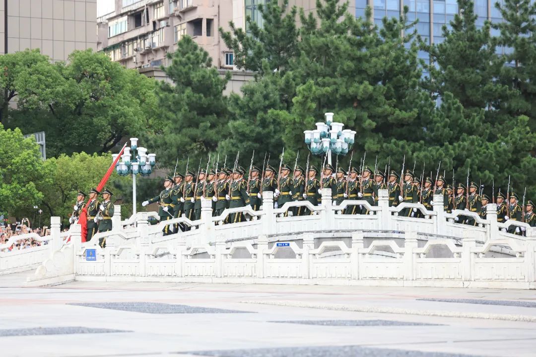 46秒,让数万人破晓而聚,他们说:值得! 46秒,让数万人破晓而聚,他们说:值得!