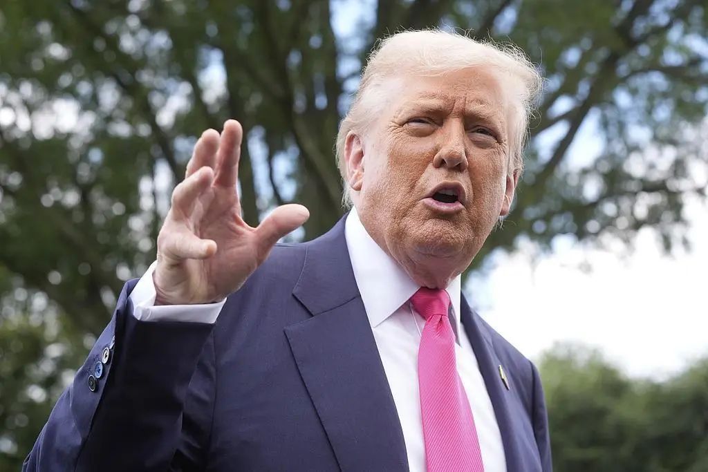 普京泽连斯基释放谈判积极信号，特朗普却下令将两艘核潜艇部署至俄附近区域