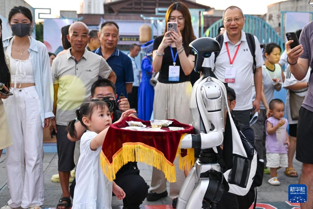 湖北来凤：藤茶富农兴产业