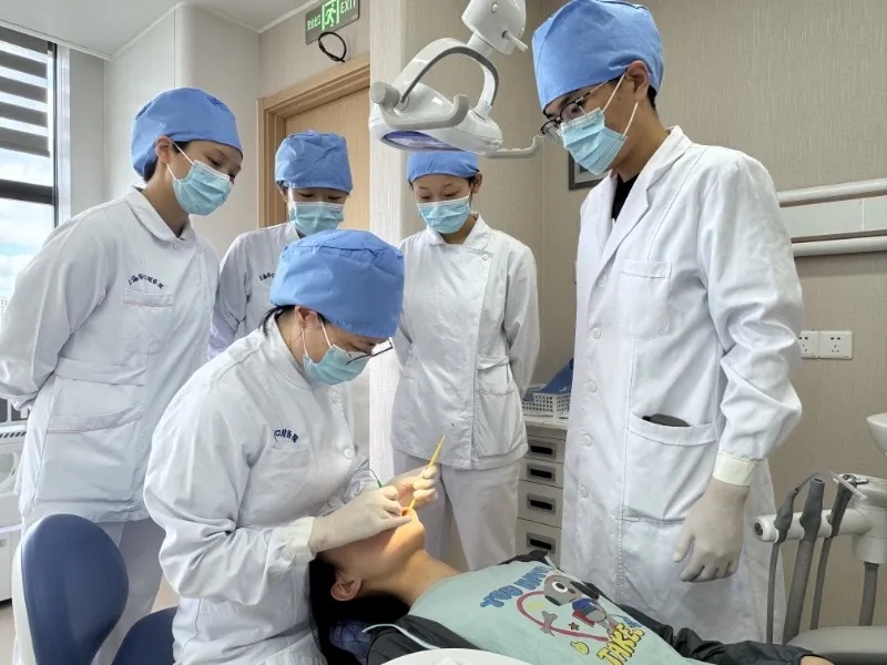 需求猛增！上海一医院1天涌入3000人！年轻人直呼: 不割活不下去