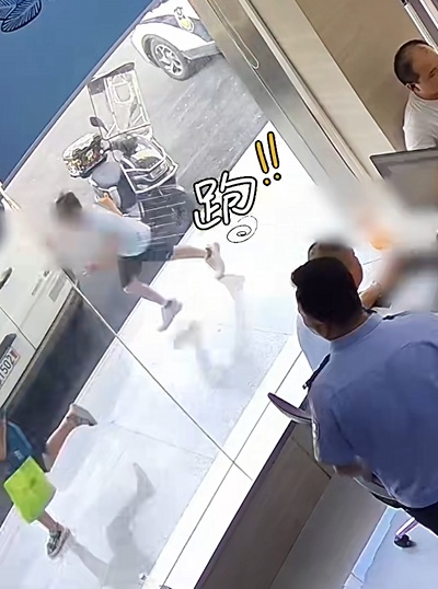 派出所仨民警，凑不出20元钱