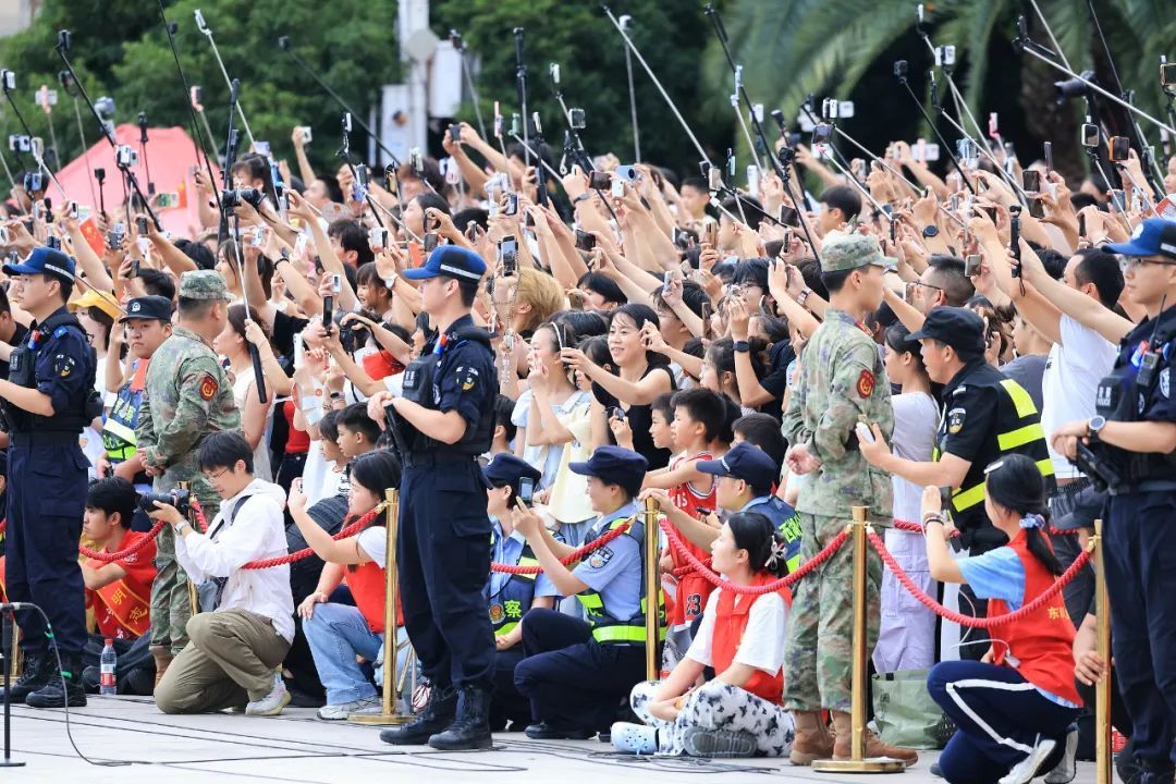 46秒,让数万人破晓而聚,他们说:值得! 46秒,让数万人破晓而聚,他们说:值得!