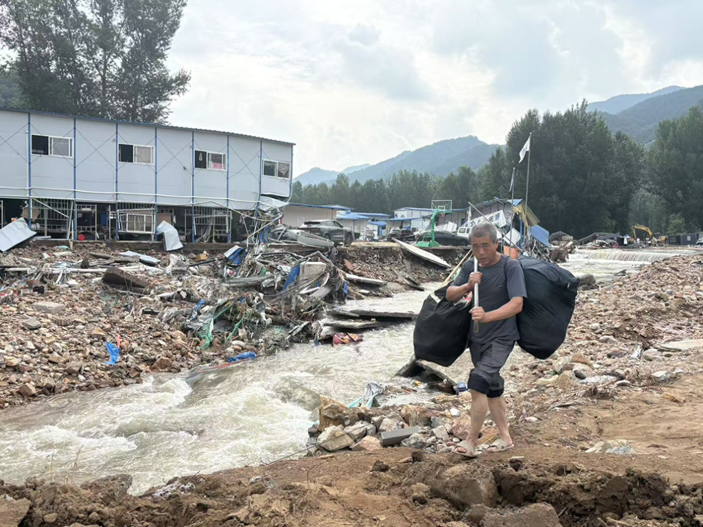 山洪过后的承德市六道河镇