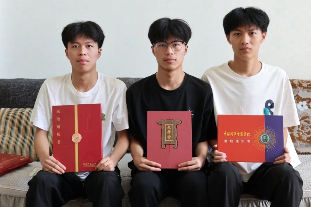 祝贺！齐上名校的三胞胎兄弟来自警察家庭！