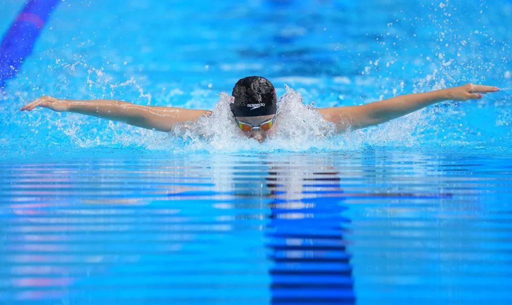 12岁中国小将表现抢眼被质疑，世界泳联：不赞成修改规则