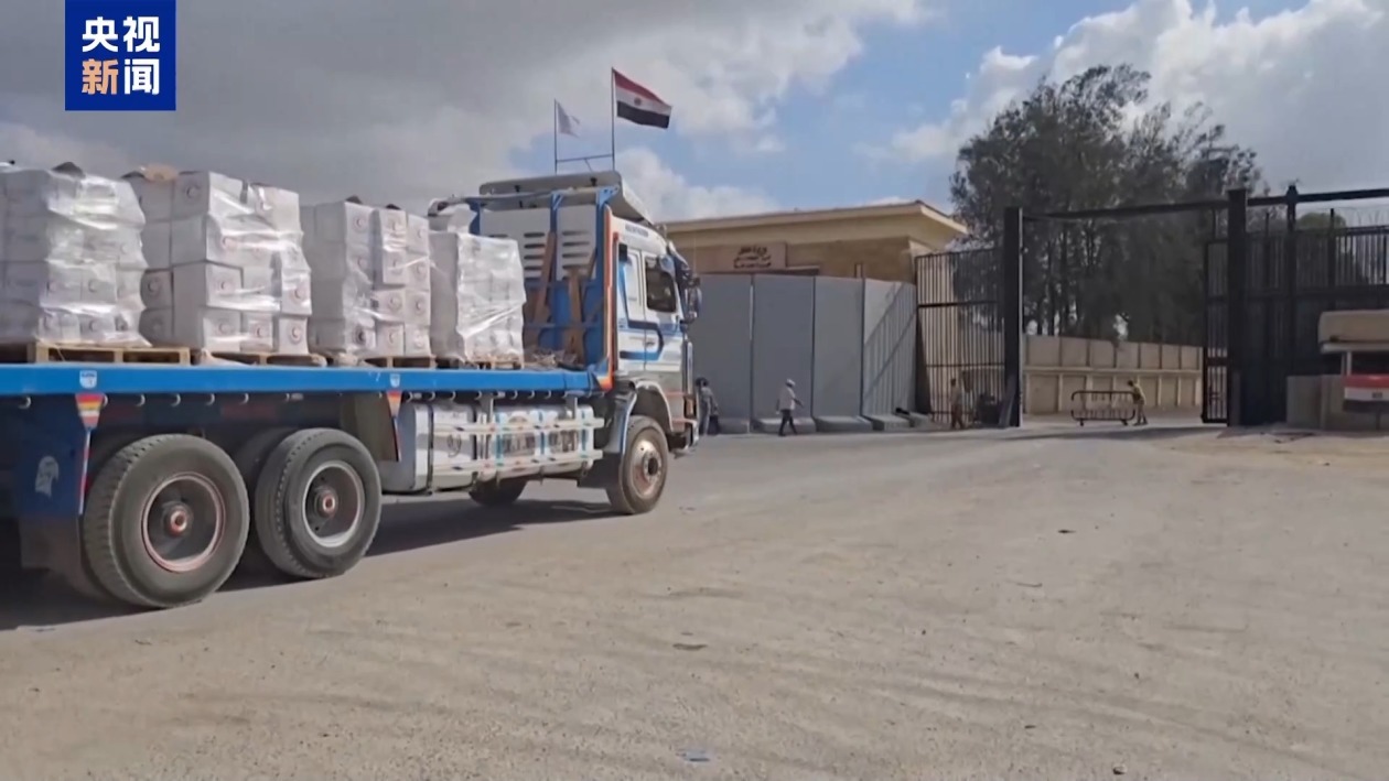 加沙孩子们还在挨饿 百倍成本空投物资为何沦为“无效援助”？