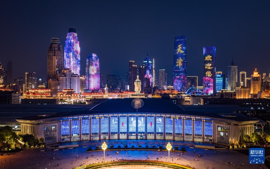 新华全媒+·飞阅中国｜津彩夜空 光耀海河