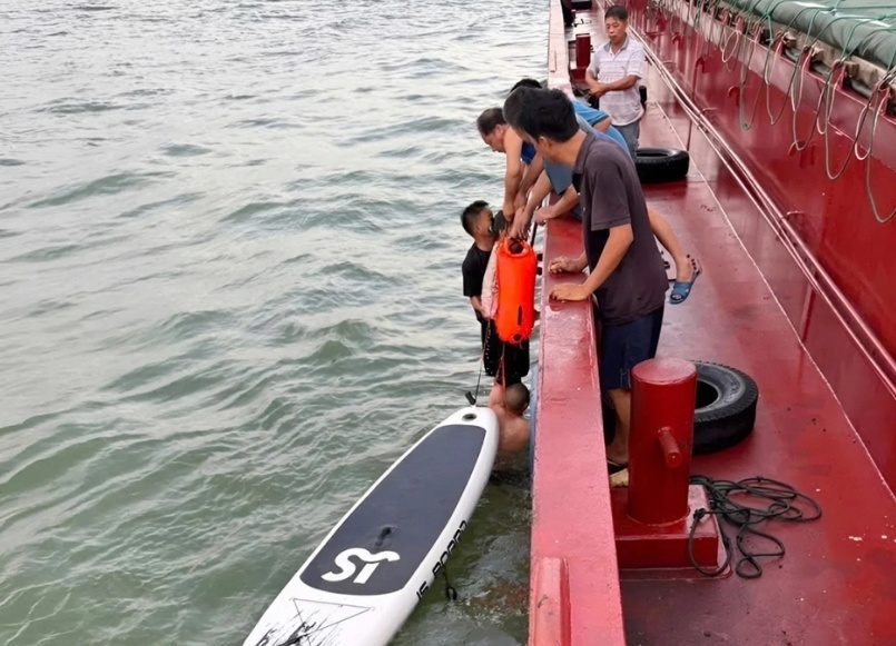 13小时生死漂流，越南一对父女被浪卷走，靠雨水和信念奇迹生还