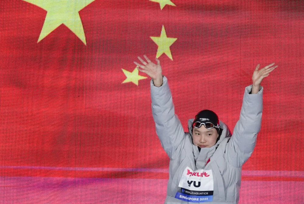 12岁中国小将表现抢眼被质疑，世界泳联：不赞成修改规则